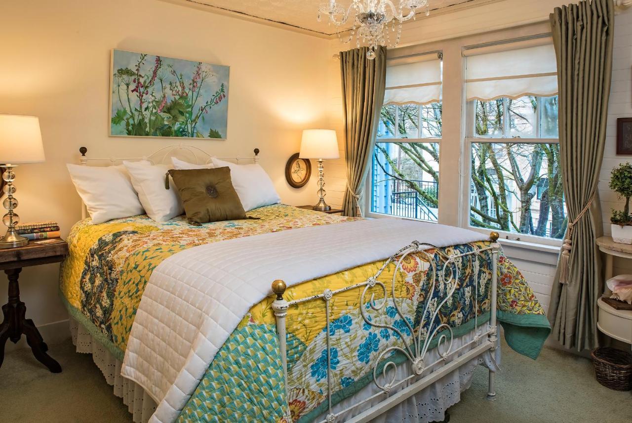 Clementine'S Guest House & Vacation Rentals Astoria Buitenkant foto