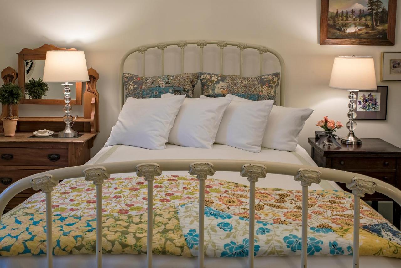 Clementine'S Guest House & Vacation Rentals Astoria Buitenkant foto