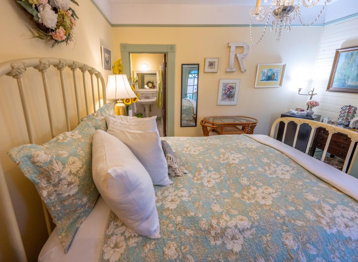 Clementine'S Guest House & Vacation Rentals Astoria Buitenkant foto