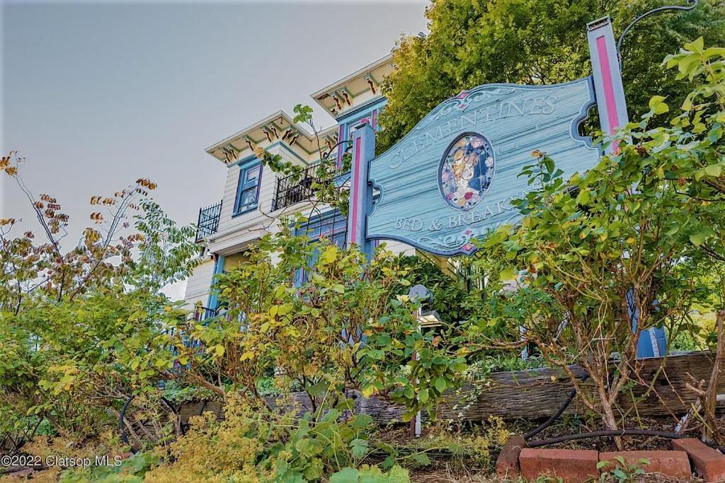 Clementine'S Guest House & Vacation Rentals Astoria Buitenkant foto